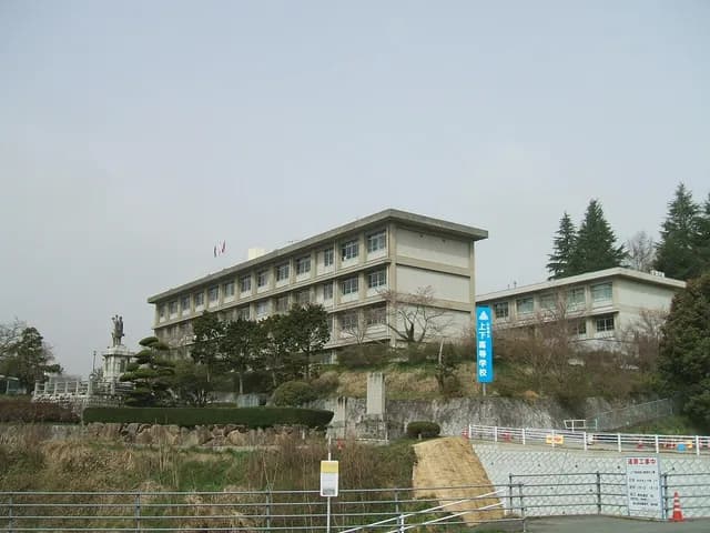 上下高校の外観