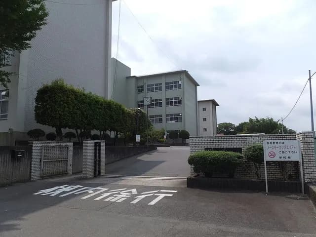 亀山高校の外観