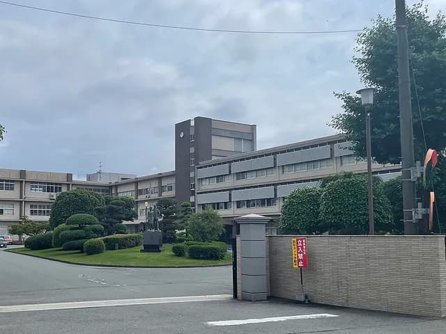 鹿本高校の外観