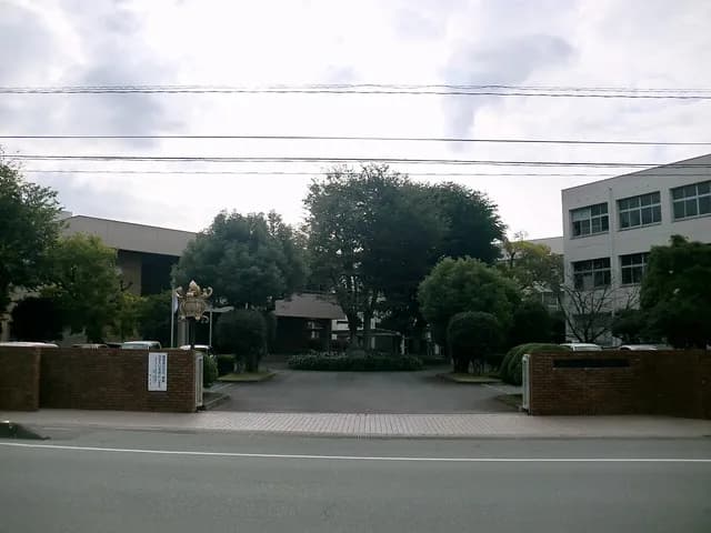 鹿本商工高校の外観