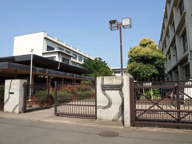 川崎高校の外観