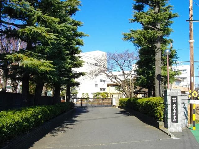 金沢高校の外観