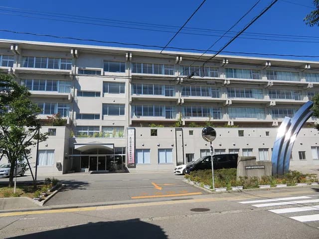 金沢商業高校の外観