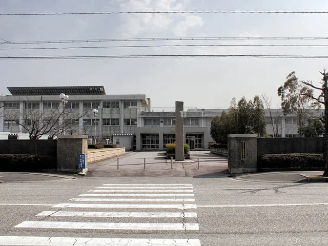 金津高校の外観