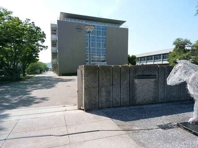 観音寺総合高校の外観