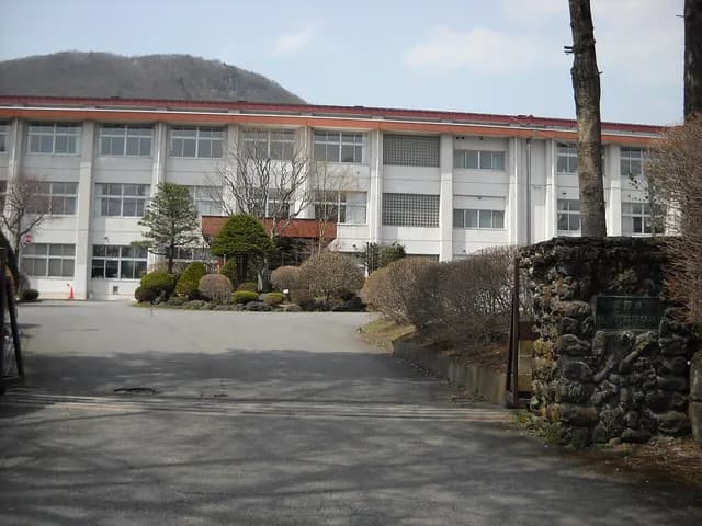 軽井沢高校の外観