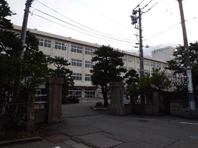 柏崎高校の外観