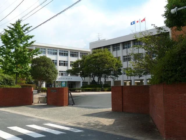 春日高校の外観