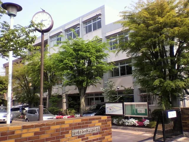 春日部工業高校の外観