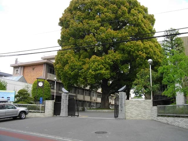 川越高校の外観
