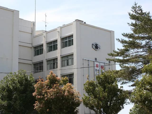川越西高校の外観