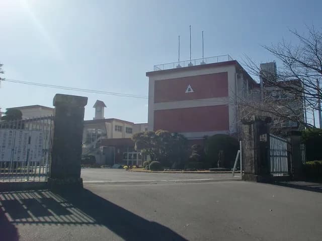川辺高校の外観