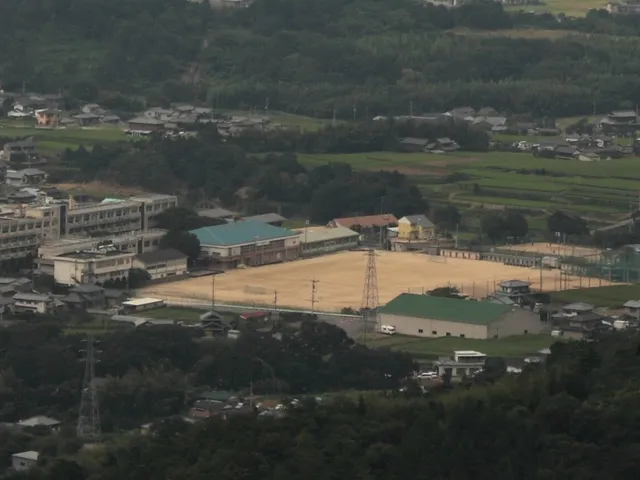 川島高校の外観
