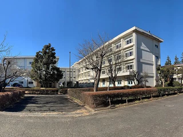 希望ケ丘高校の外観