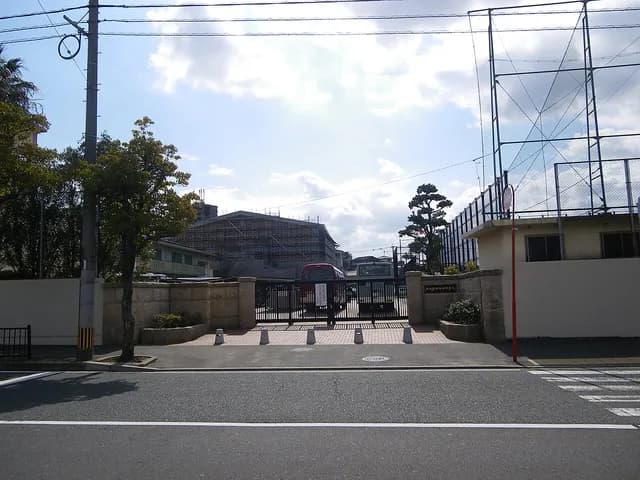 北九州市立高校の外観