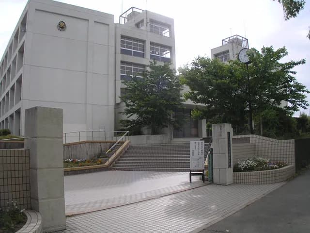 神戸高塚高校の外観