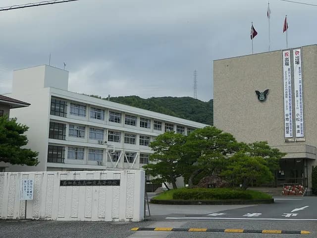 高知東高校の外観