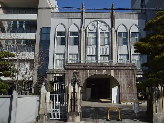 高知小津高校の外観