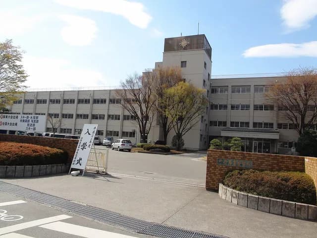 甲府東高校の外観