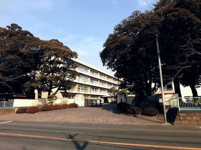 古河第二高校の外観