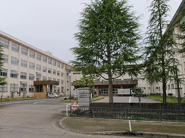 小出高校の外観