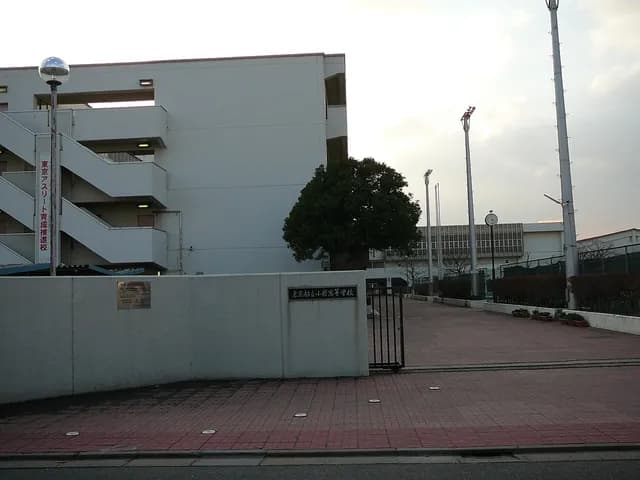 小岩高校の外観