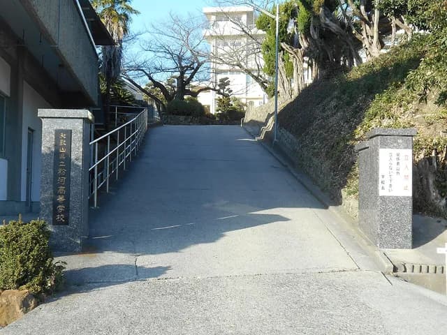 粉河高校の外観