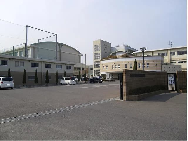 小倉商業高校の外観