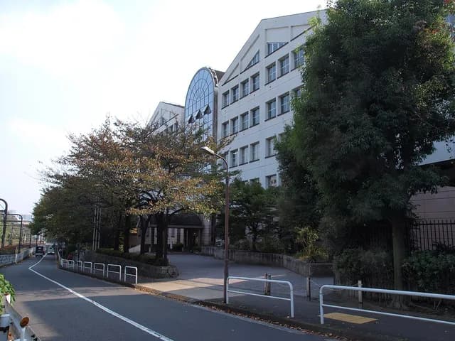 国際高校の外観