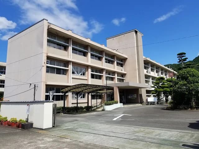 甲佐高校の外観