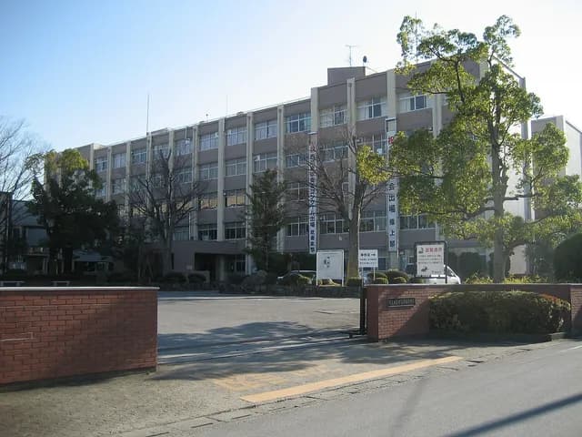 越谷西高校の外観