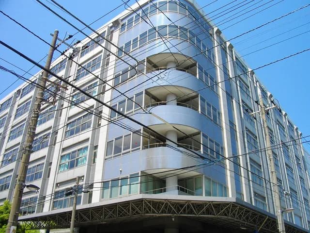 江東商業高校の外観