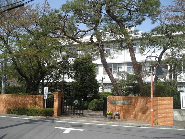 久喜高校の外観
