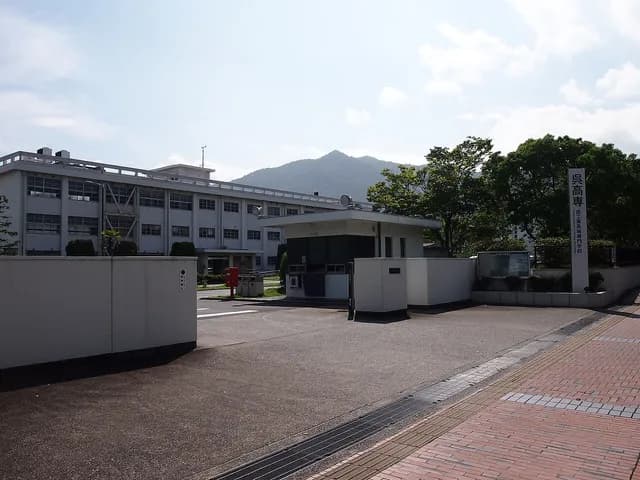 呉工業高専の外観