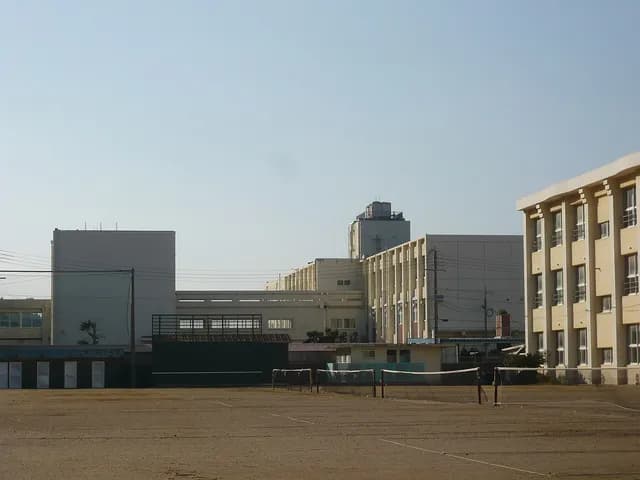 串本古座高校の外観