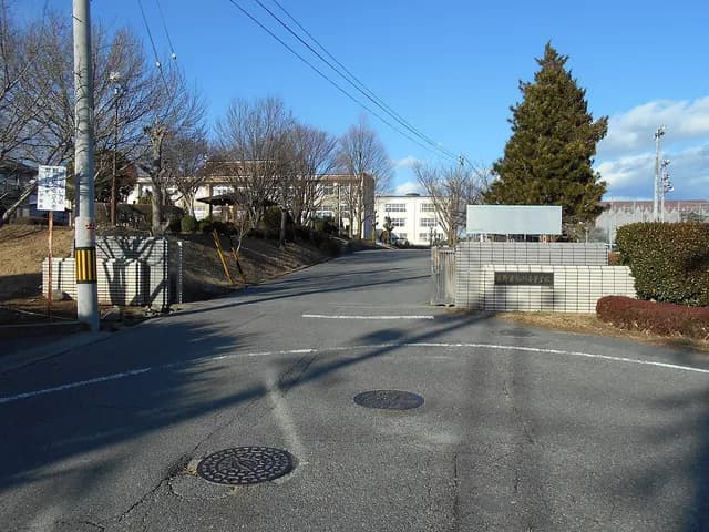 松川高校の外観