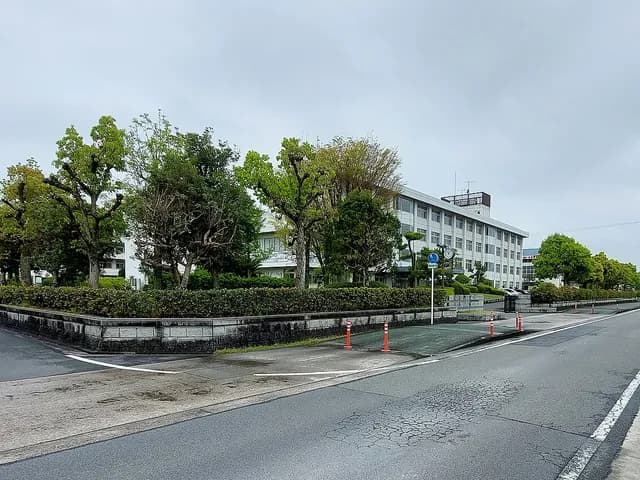 松山中央高校の外観