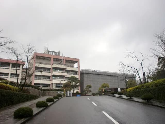 明桜館高校の外観