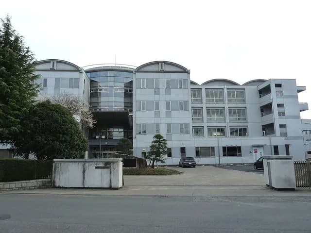 緑岡高校の外観