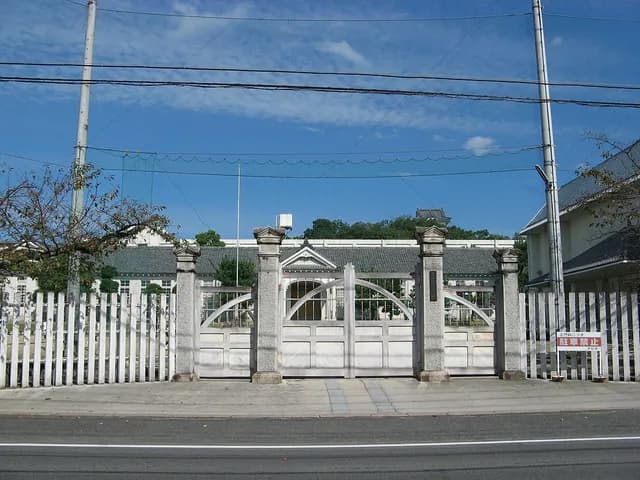 上野高校の外観