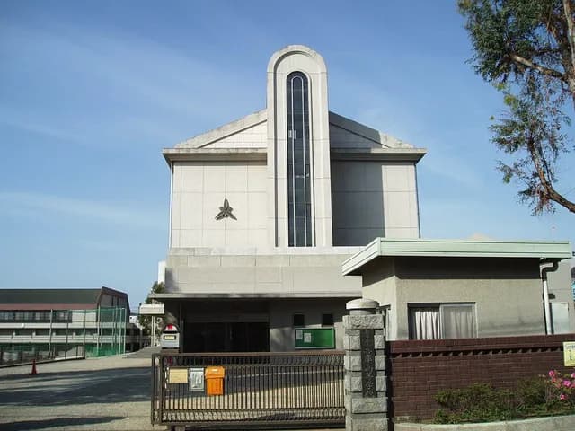 湊川高校の外観