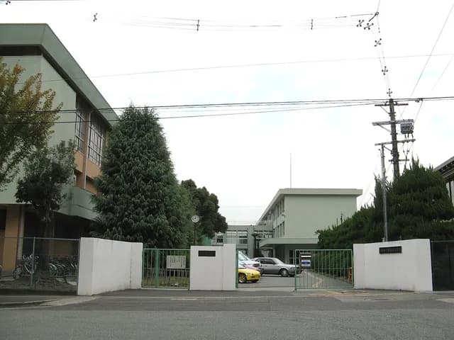 箕面高校の外観