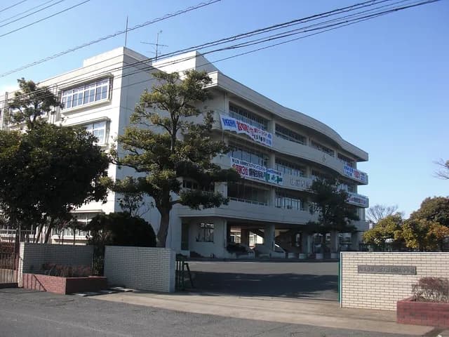 三郷工業技術高校の外観