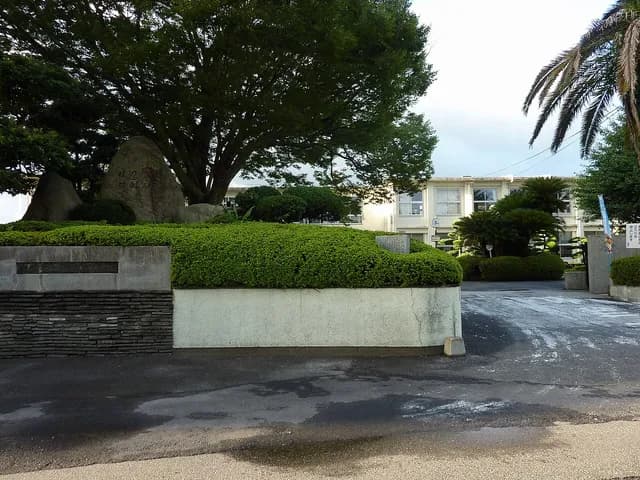福島高校の外観