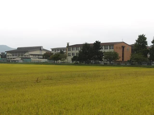 盛岡市立高校の外観