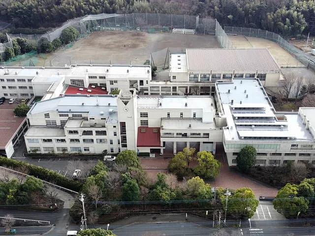 元石川高校の外観