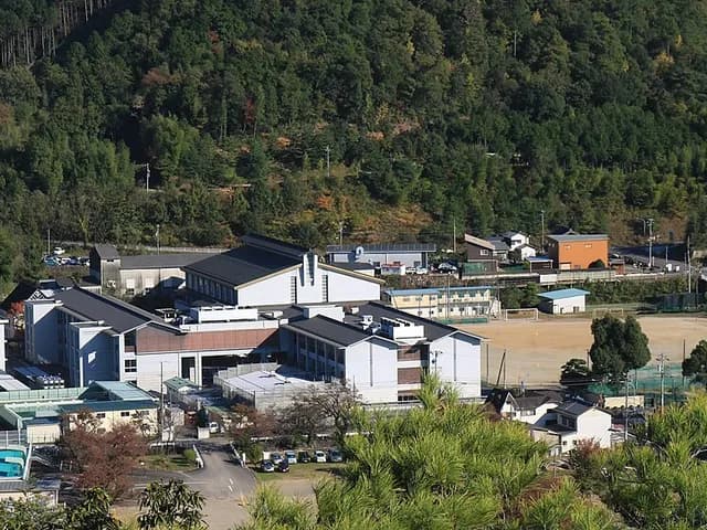 武義高校の外観