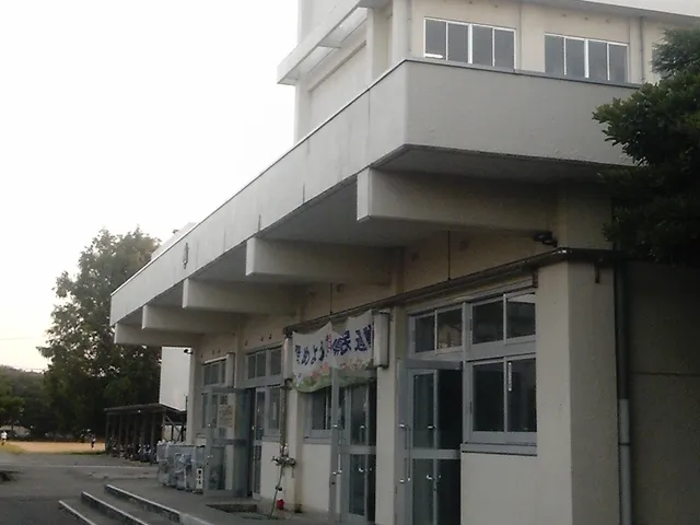 村上桜ヶ丘高校の外観