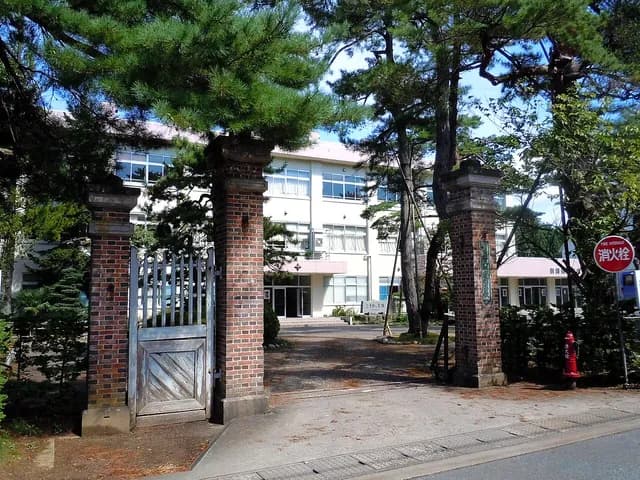 村松高校の外観