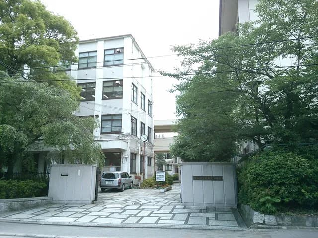 紫野高校の外観